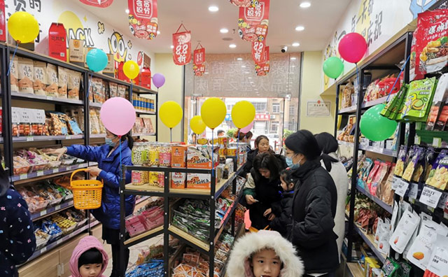 依托優(yōu)質(zhì)產(chǎn)品質(zhì)量，怡佳仁零食店加盟品牌創(chuàng)建豐富的產(chǎn)品矩陣