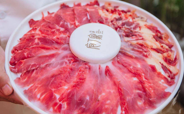 打卡庖丁家，品味鮮牛肉火鍋美味大餐！