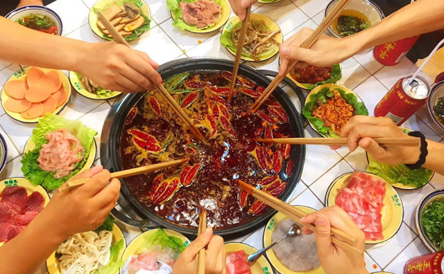 有拈頭市井火鍋，還原成都的市井之味