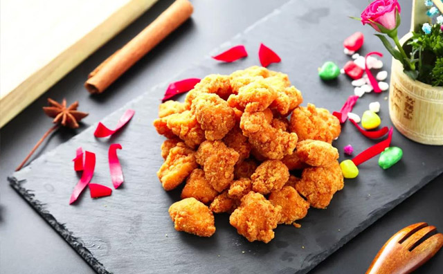 功夫雞排，正宗臺(tái)灣口味，口感酥脆色澤誘人健康美味