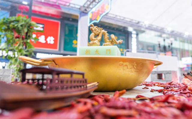 來朝天門吃火鍋，才是節(jié)假日的正確打開方式