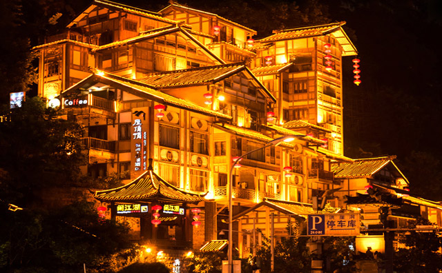 重慶洪崖洞哪家火鍋好吃，朝天門邀你看江景吃火鍋