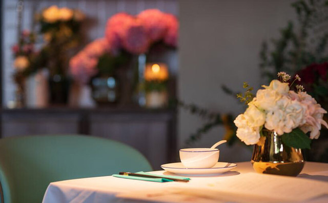 飯店剛開始就虧損，估計是方法上的錯誤