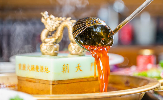 重慶老火鍋加盟店靠什么吸引顧客？