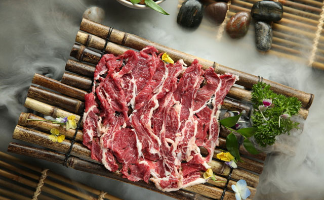 創(chuàng)業(yè)開一家牛肉飯店，選擇單打獨斗還是加盟