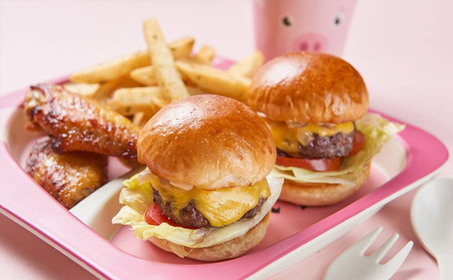 創(chuàng)業(yè)開一家漢堡店，選擇單打獨斗還是加盟