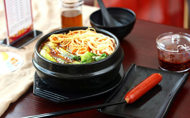 過橋米線店如何維護(hù)顧客關(guān)系，以下三點(diǎn)需注意