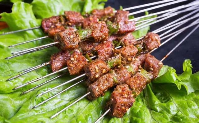 經(jīng)營烤串?dāng)偟母[門，擺攤必備