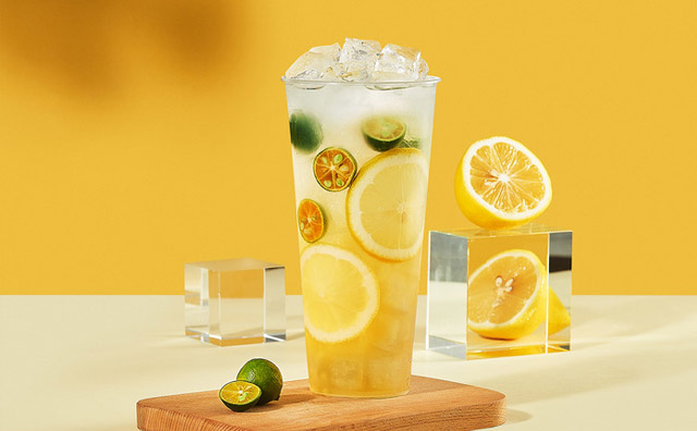 新手想開一家奶茶店卻手腳忙亂，公司總部給出開店流程