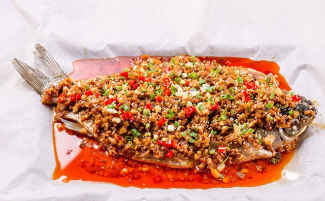 紙包魚是哪里的特色菜，我們就來(lái)了解一下