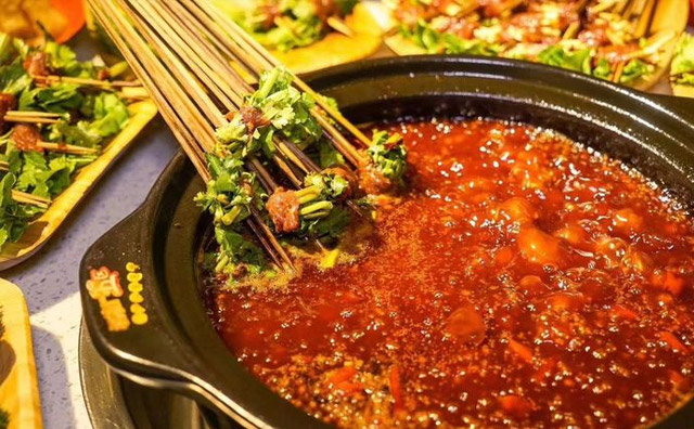 開(kāi)一家串串香加盟店，如何迅速融入市場(chǎng)