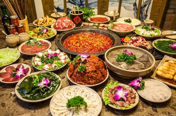 現(xiàn)在開個(gè)火鍋串串店掙錢么？