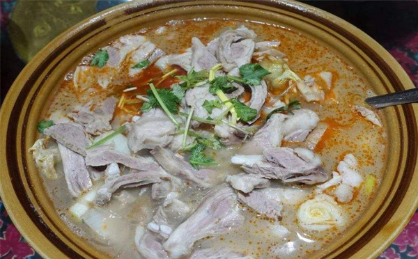 羊雜湯一碗多大利潤，賣羊湯可以一個人干嗎?