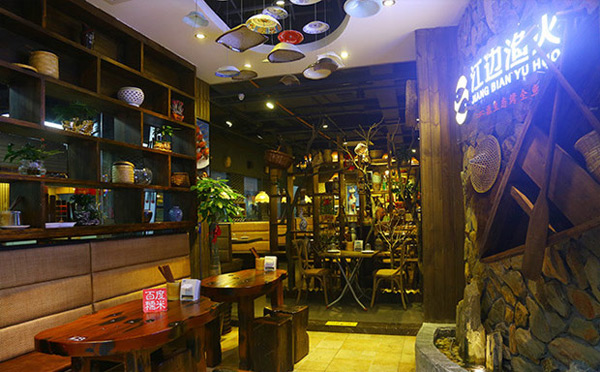 烤魚店哪個(gè)品牌更好吃？-江邊漁火烤全魚