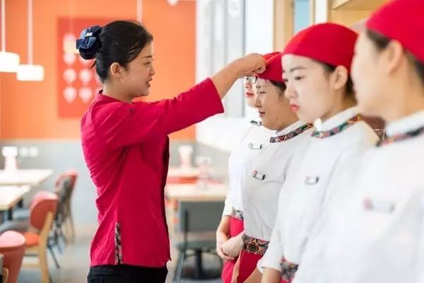 餐飲店長(zhǎng)早會(huì)講的好，員工一天干勁十足