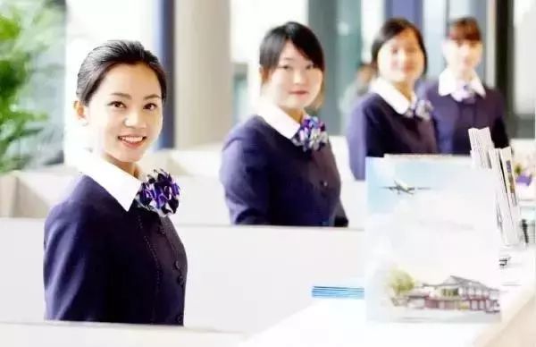 餐廳服務(wù)是由一個個細節(jié)體現(xiàn)出來的 餐廳服務(wù)是由一個個細節(jié)體現(xiàn)出來的