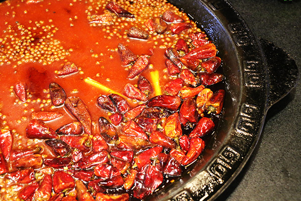 開重慶火鍋加盟店技巧，需了解顧客內(nèi)心真正的渴望