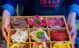 李八哥火鍋俱樂部，一店頂多店，一店多本領