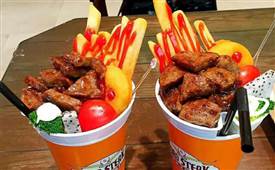 餐廳要想多提高營業(yè)額，就得多用些心