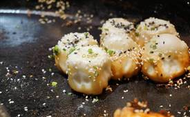 在家做生煎包，掌握這四個(gè)小技巧又香又脆汁又多